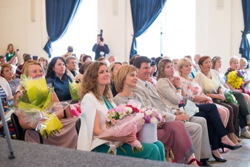 25 червня у Київському коледжі легкої промисловості відбувся випуск студентів Технологічного факультету за спеціальностями “Швейне виробництво” та “Виготовлення виробів із шкіри»